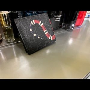 Men’s authentic Gucci wallet